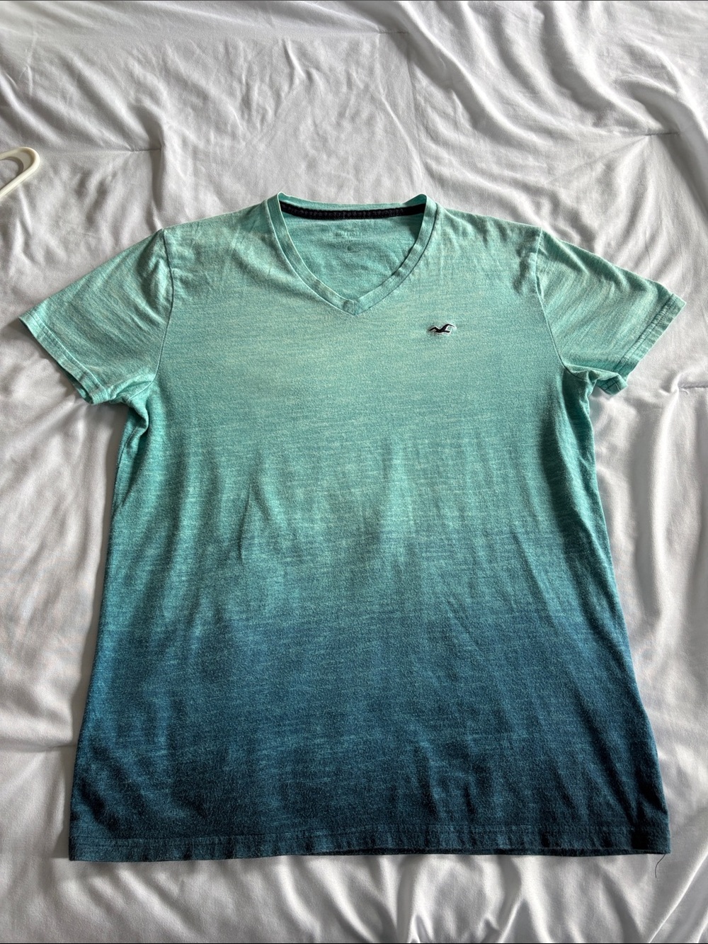 Hollister Men's Ombre V-Neck Tee in Aqua and Teal
